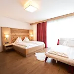 Vier Jahreszeiten Saalbach-Hinterglemm